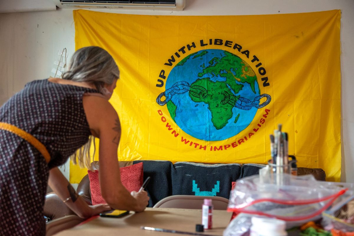 Noticias de Kensington: Cuentos de pollos en McPherson, lanzamiento del libro “Who is in the Room” y mercado de regalos navideños “Miracle on American Street”