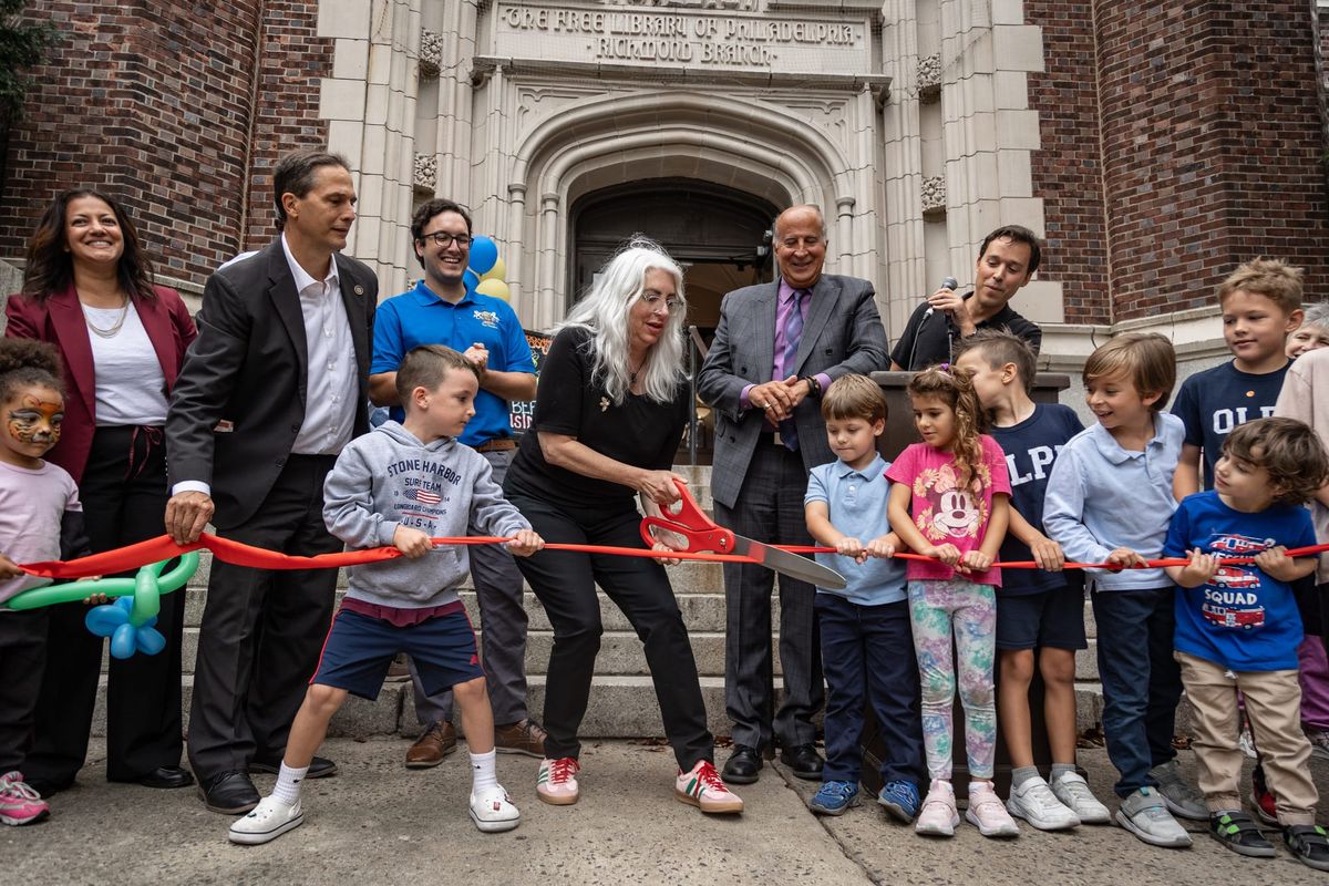 La Biblioteca de Richmond reabre tras ocho meses de renovación: “La comunidad se siente completa de nuevo”