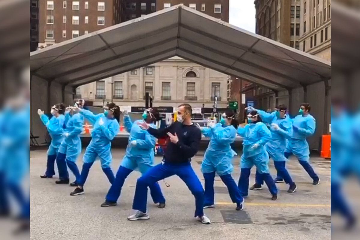 El video de 'Level Up' de los enfermeros bailando en Filadelfia volvió viral, recibe sinceros agradecimientos de celebridades