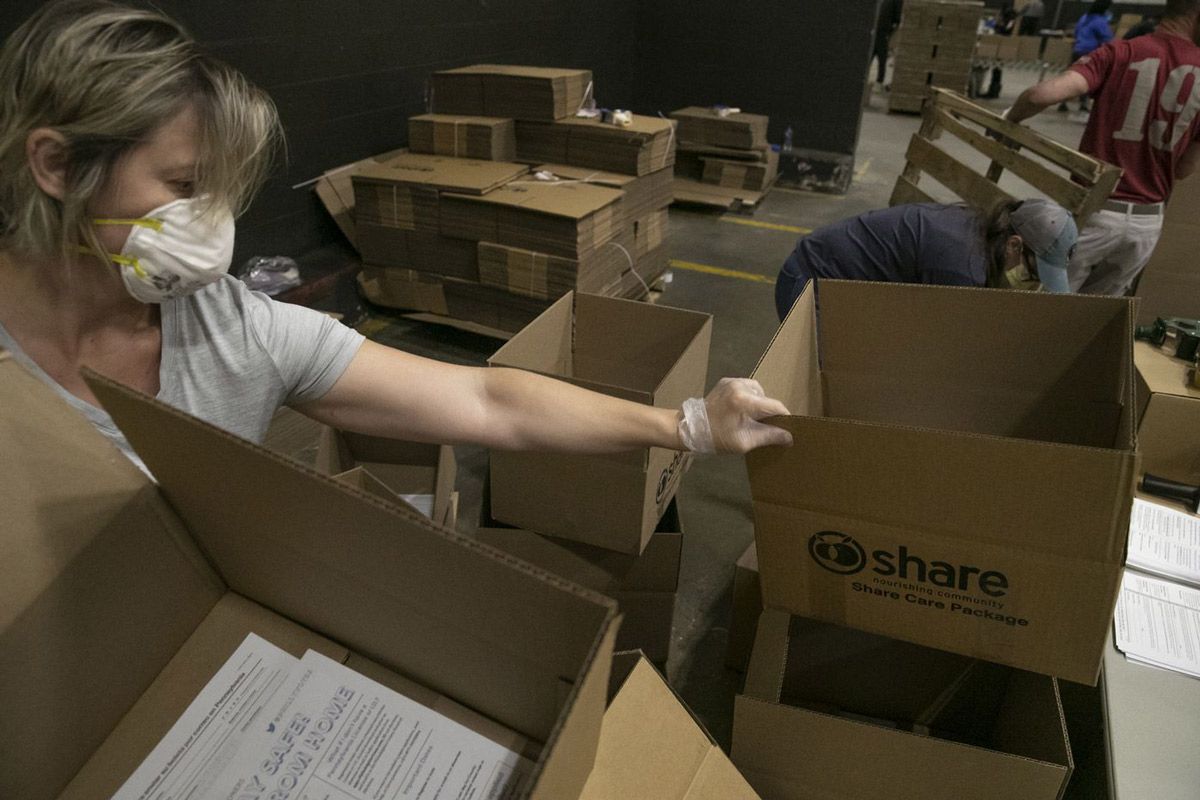 Ahora en decenas de miles de cajas de alimentos de Filadelfia: solicitudes de boletas de voto ausente