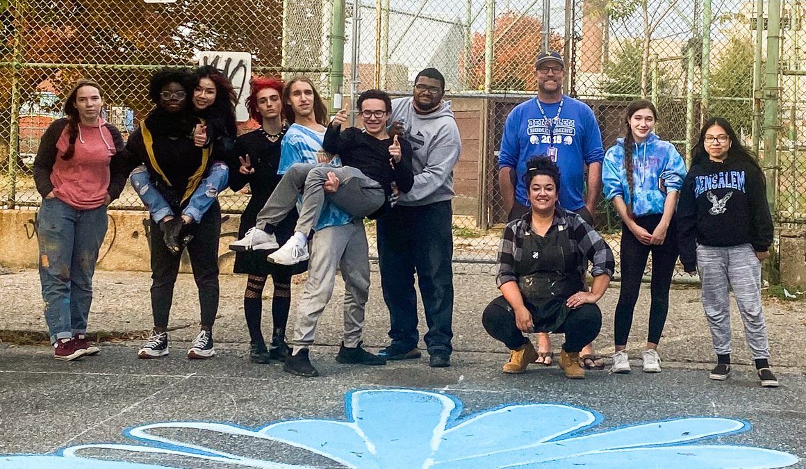 Residente de Harrowgate dirige un proyecto de mural en Scanlon Playground: ‘Me encantaría seguir uniendo a las comunidades a través del arte’