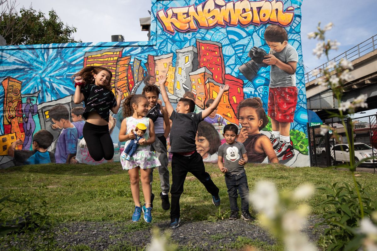 El mural Lots of Lots of Love: ‘Si nos enfocamos en las cosas en las que estamos de acuerdo y trabajamos en como, podemos crear algo hermoso juntos?