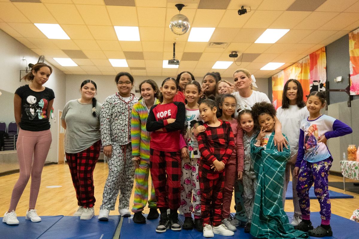 Resiliencia de Kensington: equipo de baile y animación los Amber Owls