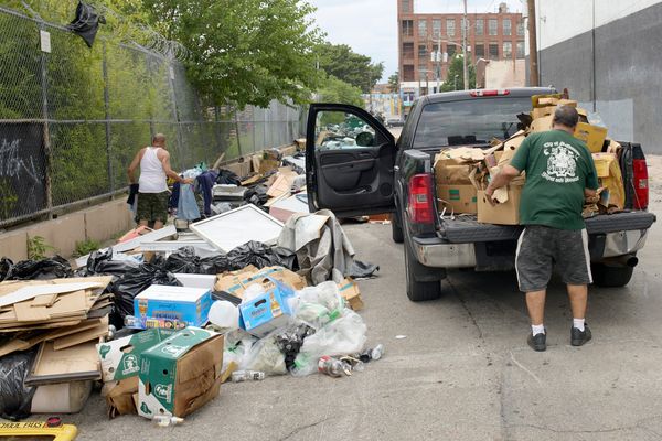 Trash piles, dumpster overflow worsens in Kensington amid sanitation strike as residents back union