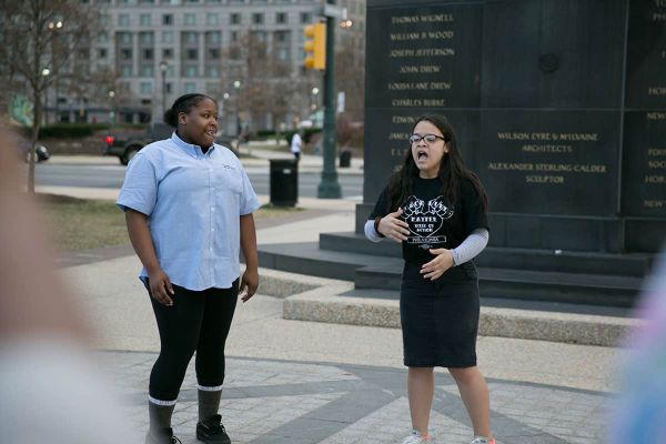 Rasgada y roto es nuestra bandera