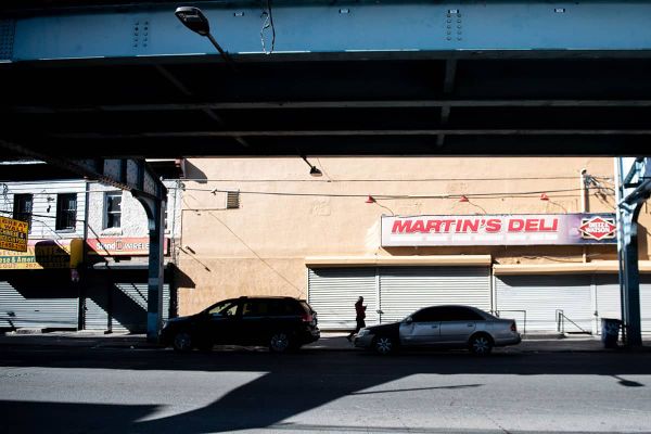 Más de una docena de negocios cierran en Kensington Avenue después de las inspecciones fallidas