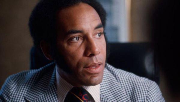 El pionero de las publicaciones negras, Earl Graves, muere a los 85 años.