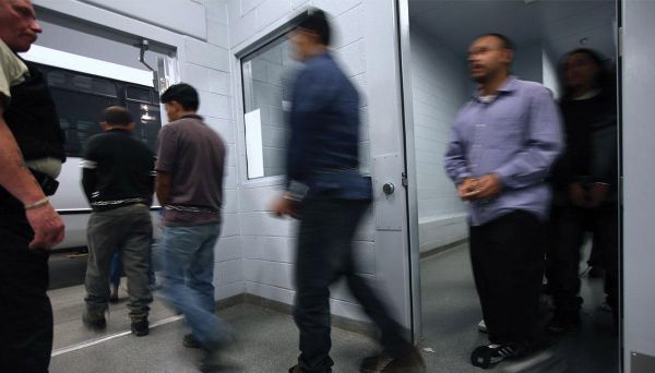 Otro tipo de confinamiento: el riesgo de los inmigrantes detenidos por ICE durante la pandemia del Coronavirus