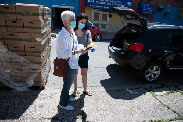 Este programa de voluntarios de Norris Square ha entregado casi 100,000 libras de alimentos