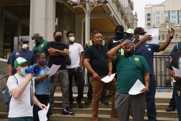 He regresado al trabajo y no me siento seguro. ¿Qué puedo hacer?