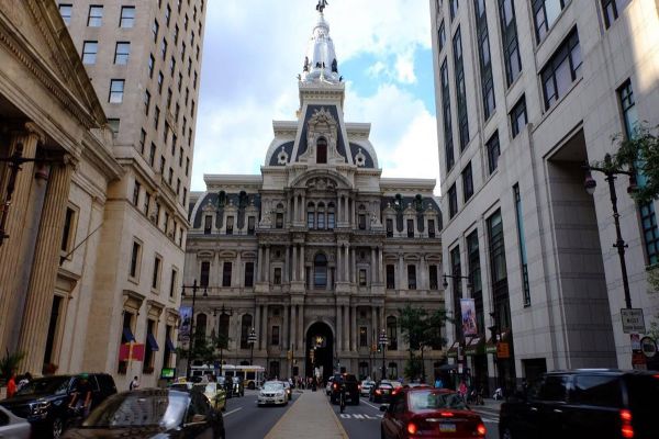 Un paso más cerca de la ayuda para la vivienda de COVID-19 en Filadelfia: La EHPA avanza fuera del comité