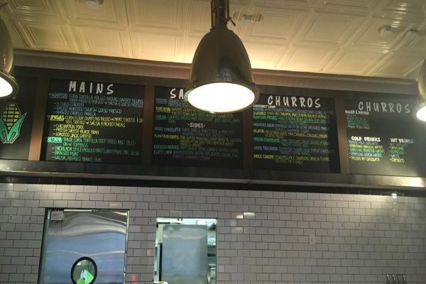 Los negocios Latinos se ajustan a la "nueva normalidad" en medio de la COVID-19