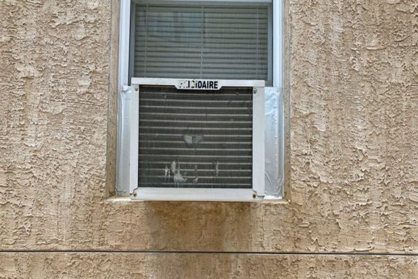 El distanciamiento social mantiene a las personas en el interior. Aquí le explicamos cómo puede intentar permanecer fresco en temperaturas CALIENTES