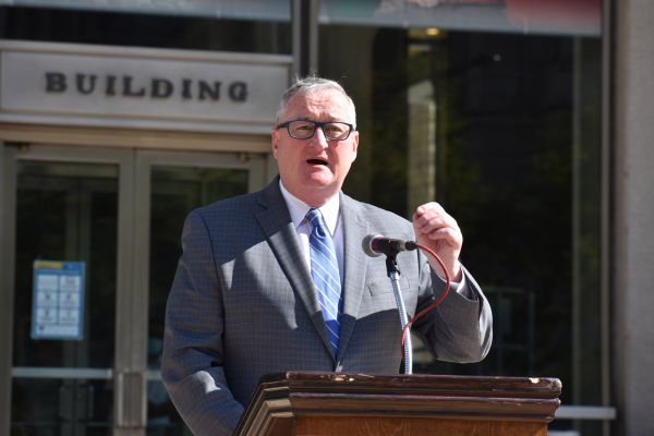 Kenney espera tener la recolección de basura a un “horario normal” la próxima semana