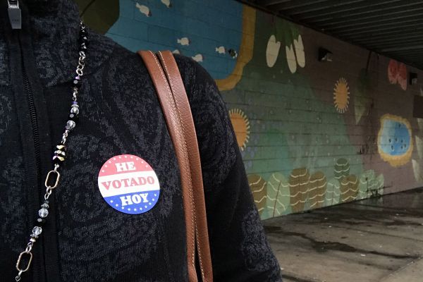 Coalición en Filadelfia busca educar a votantes latinos “escépticos” sobre las elecciones de noviembre