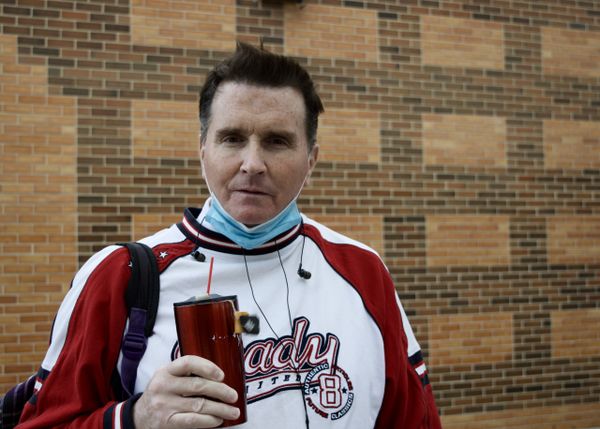 ‘Realmente no sigo la política tan de cerca, así que vote directamente demócrata hasta el final’.