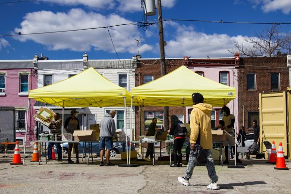 Guía de recursos alimentarios: Donde los residentes de Kensington pueden acceder a despensas de alimentos, sitios de distribución de comidas, refrigeradores comunitarios y más