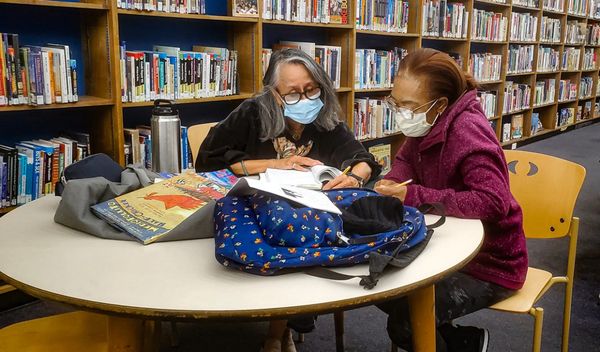 La Biblioteca Kensington organiza un programa de alfabetización para hispanohablantes