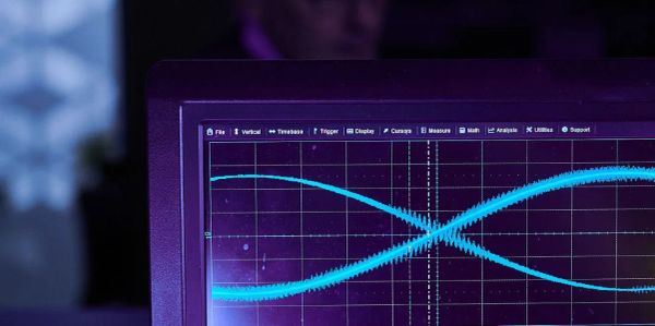 Signal trace on a measurement display, representing the precision data analysis at the core of Delta.g’s quantum sensing technology.