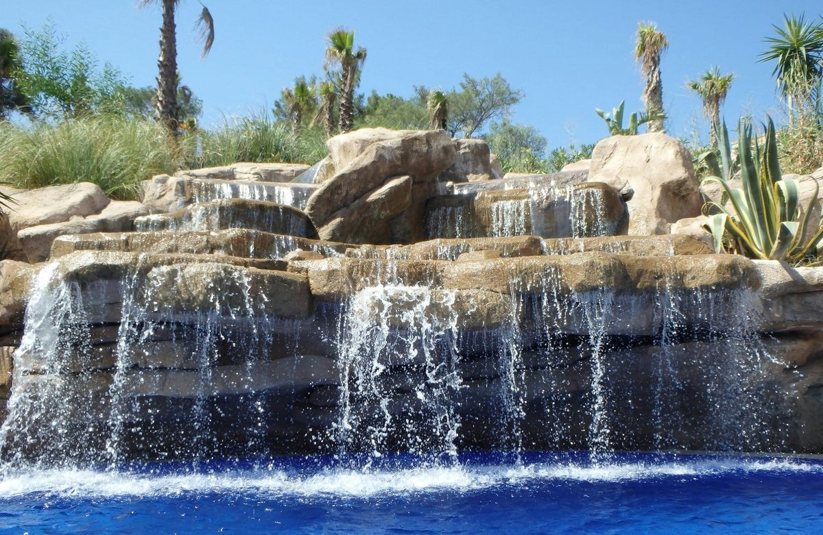 Top Scottsdale Golf Resorts for Poolside Relaxation After Golf