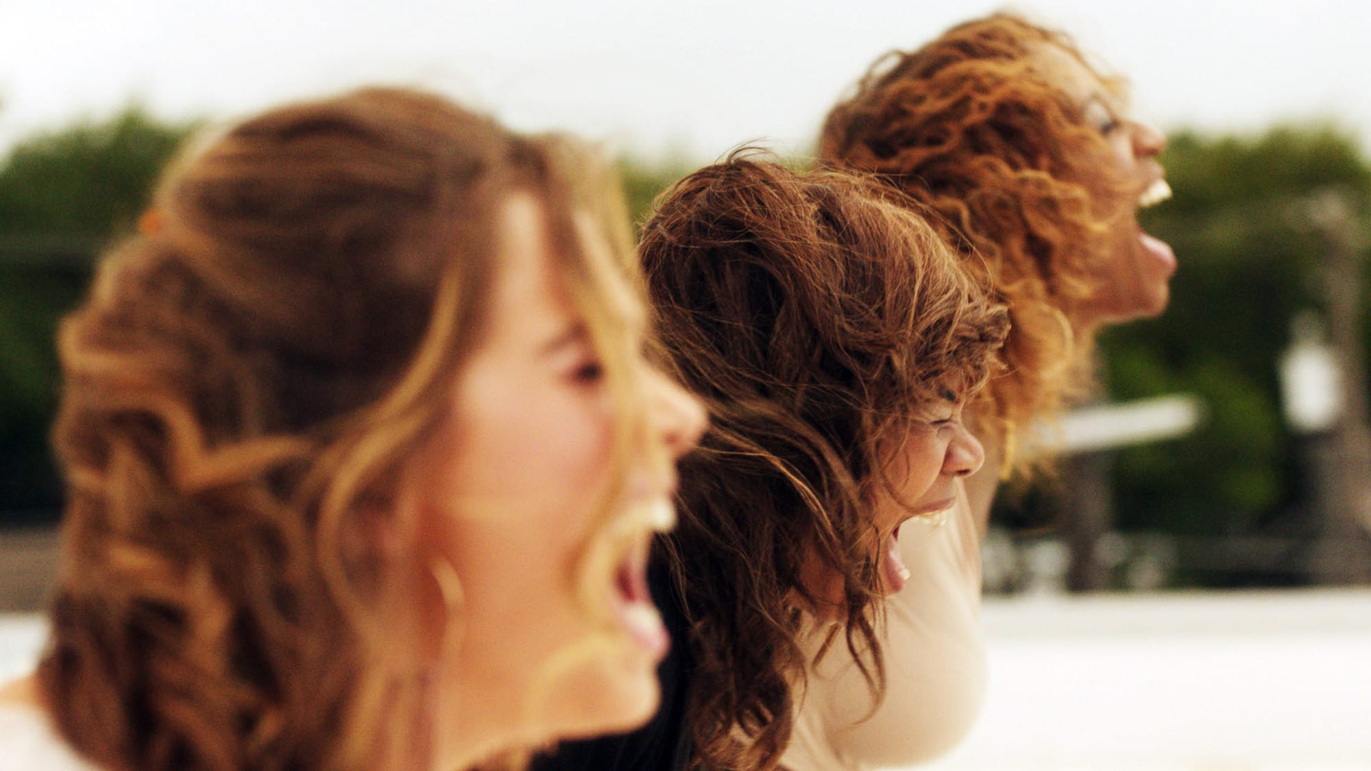 Haley Lu Richardson, Regina King, and Junglepussy scream on a roof in Support the Girls