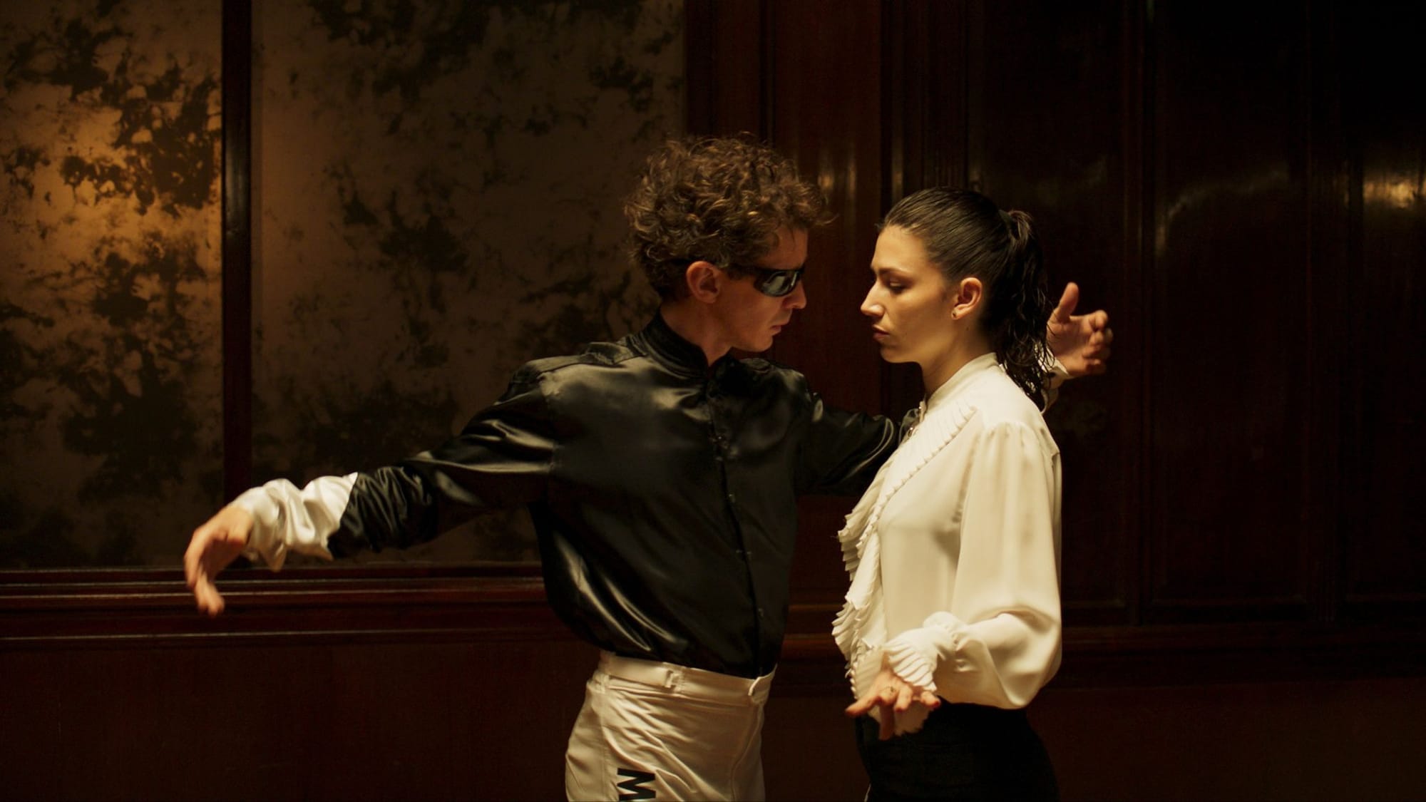 Nahuel Pérez Biscayart and Úrsula Corberó dance in Kill the Jockey