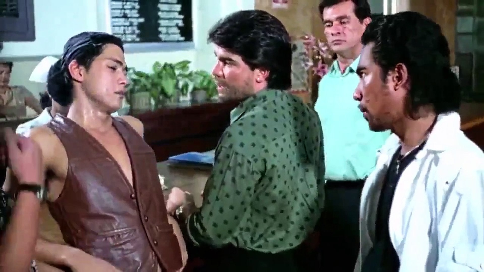 Robin Padilla accosted by thugs but looking like he doesn't care at all in Maging Sino Ka Man