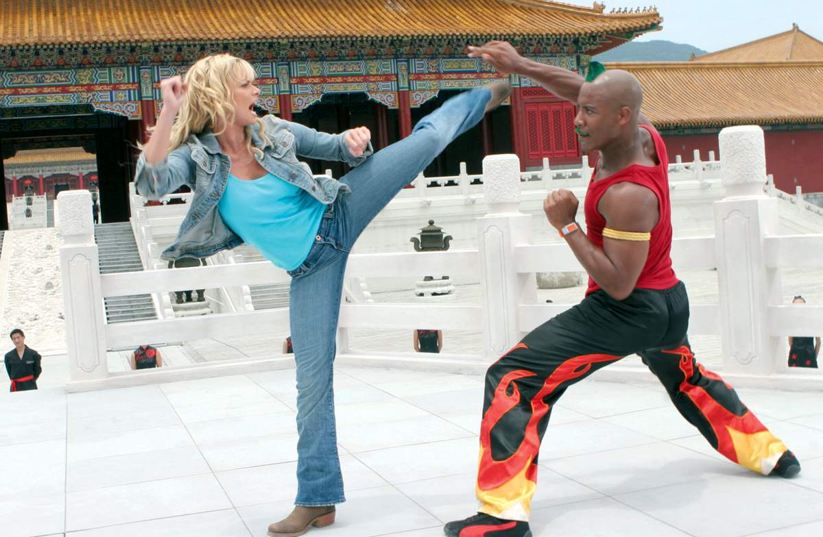 In DOA: Dead or Alive, Jaime Pressly's high kick (as Tina Armstrong) is blocked by Brian J. White (as Zack)
