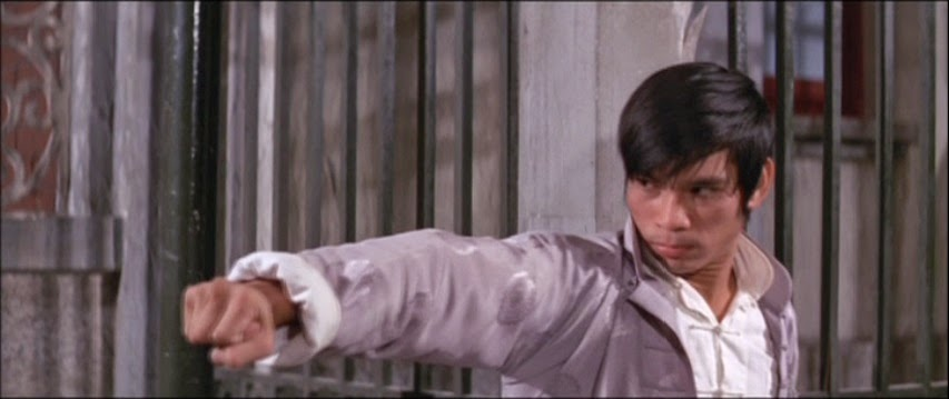 Chen Kuan-tai boxing in The Boxer from Shantung