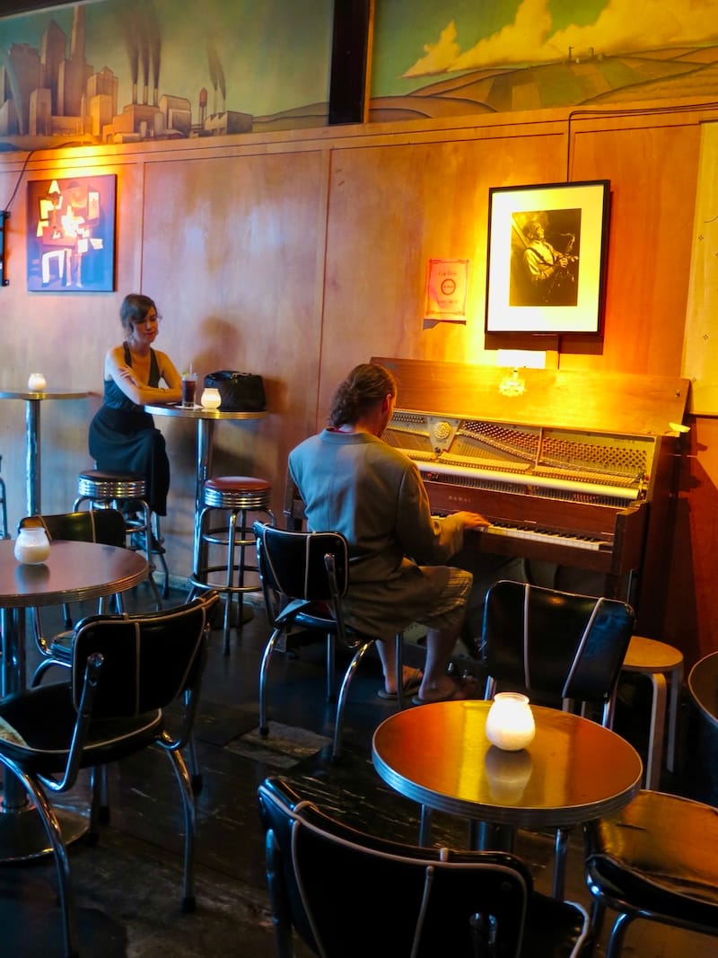 Enjoying cocktails and an impromptu performance at Club Deluxe in 2014. Photo: © tablehopper.com.