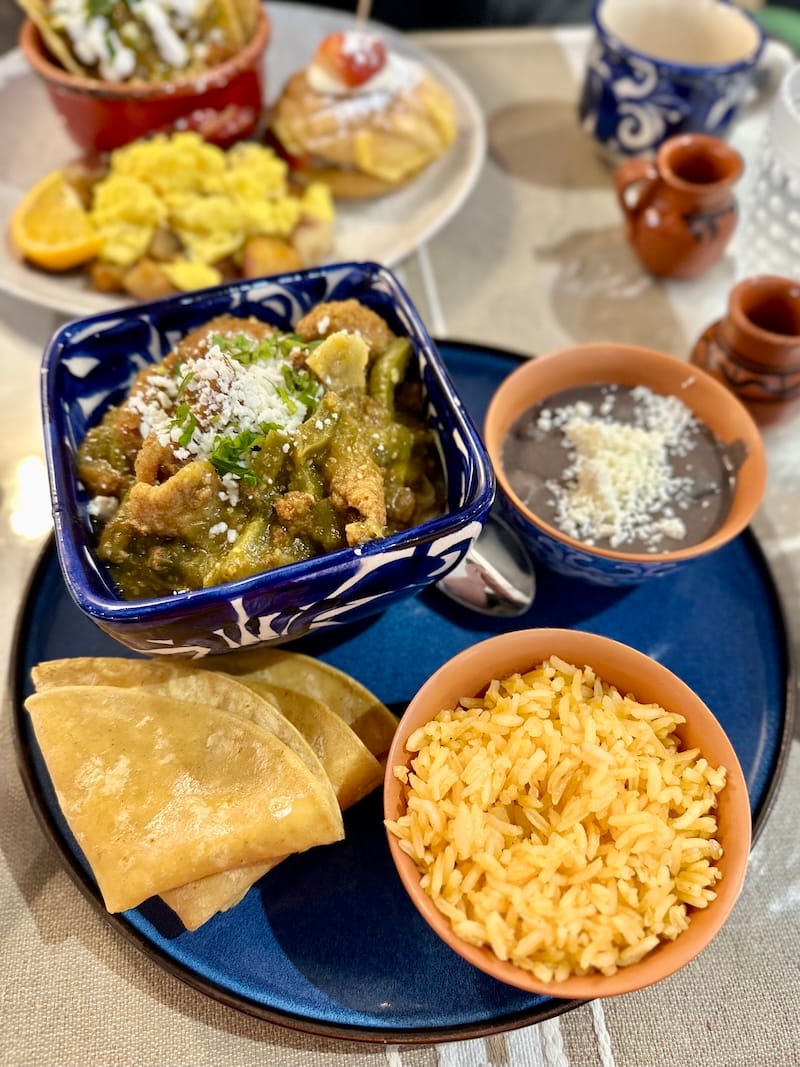 One of the abundant lunch specials at El Mil Amores. Photo: © tablehopper.com.