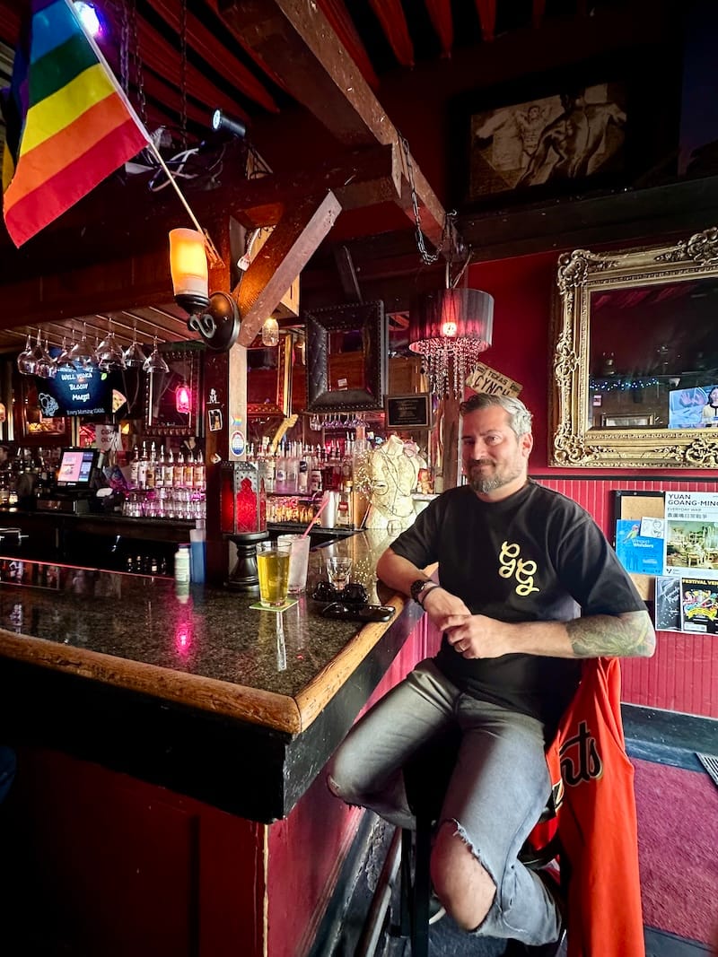 Scott Taylor having a beer and a shot at the bar. Photo: © tablehopper.com.