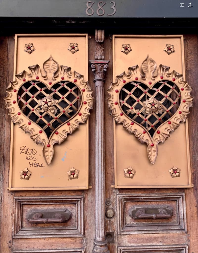 My favorite doors in San Francisco (at 883 Sutter Street), which I recently noticed are no longer there (or they have been covered). Photo: © tablehopper.com.