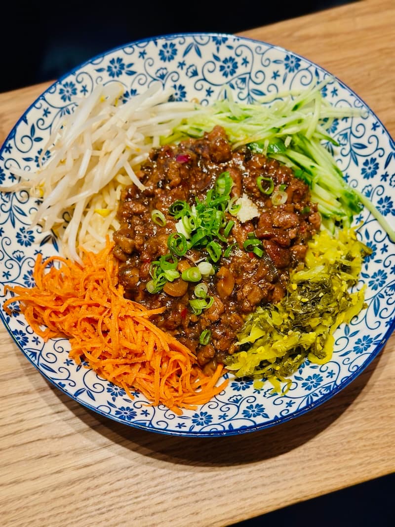 The namesake Papa Noodle bowl, ready to get mixed up. Photo: © tablehopper.com.