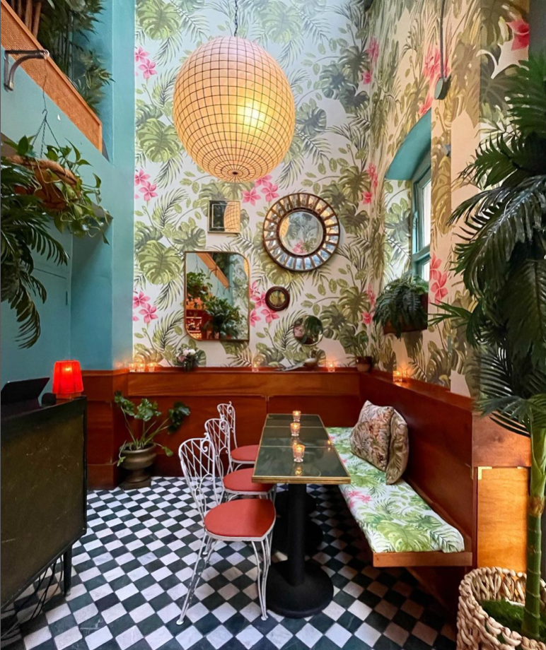 Leo’s Oyster Bar in the Financial District. Instagram photo via @leosoysterbar.