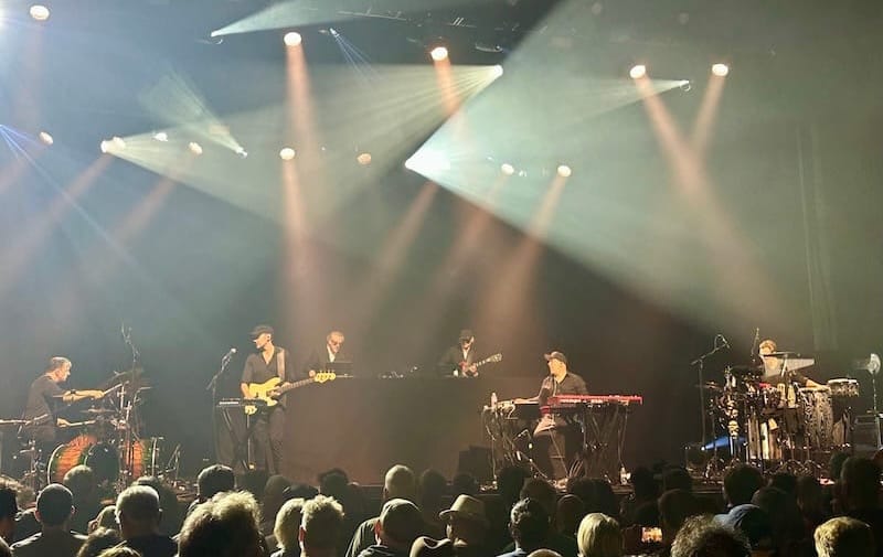 Kruder and Dorfmeister perform the K&D Sessions live at the Fox Theater. Photo: © tablehopper.com.