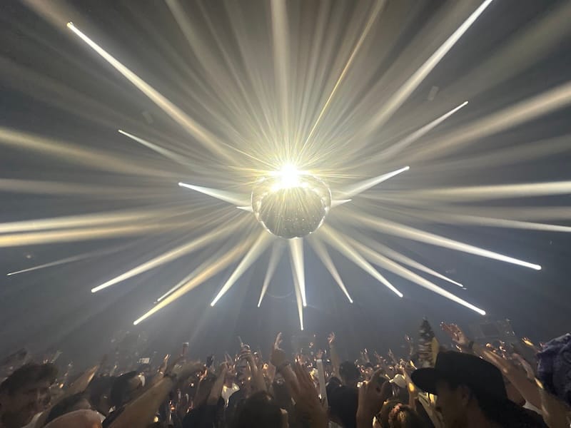 One nation under a groove (and the world’s sickest disco ball). Photo: Erica Gagliardi. DESPACIO PORTOLA 2025