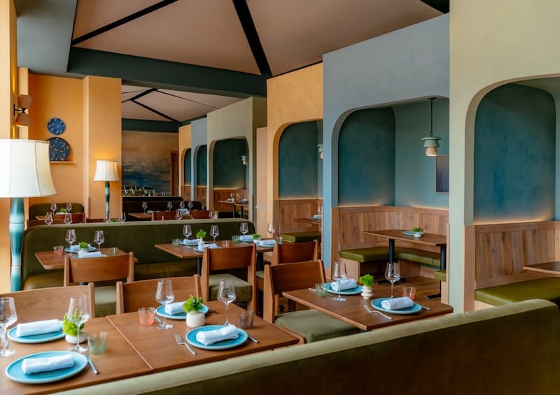 The main dining room with coves along the side. Photo: Eric Wolfinger.