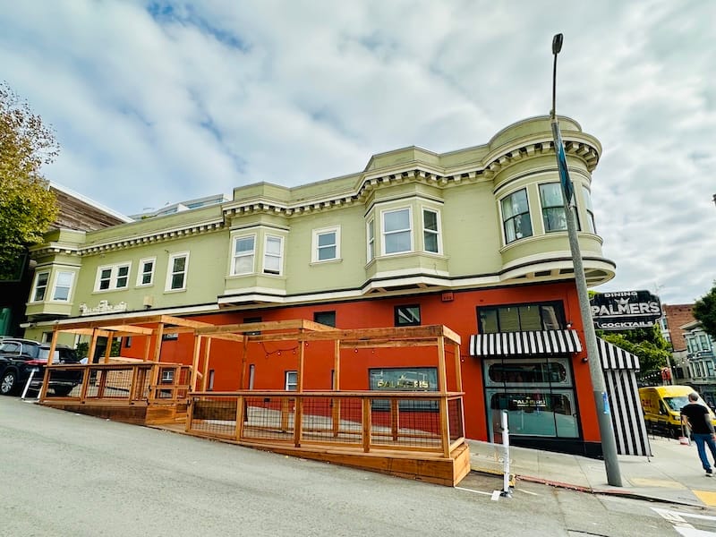 The restaurant’s parklet on Clay. Photo: © tablehopper.com.