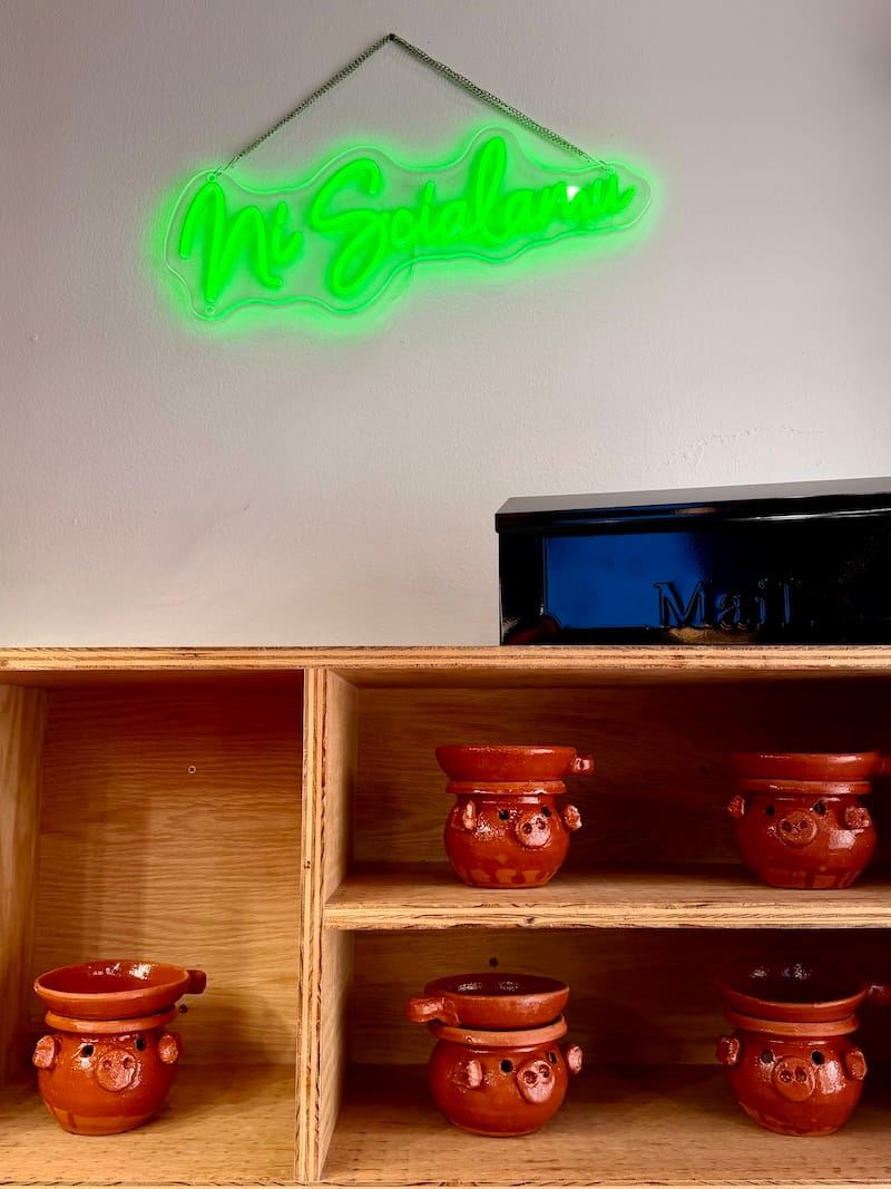 The handmade ceramic piggies are used to heat up ’nduja. Ni scialamu! Photo: © tablehopper.com.