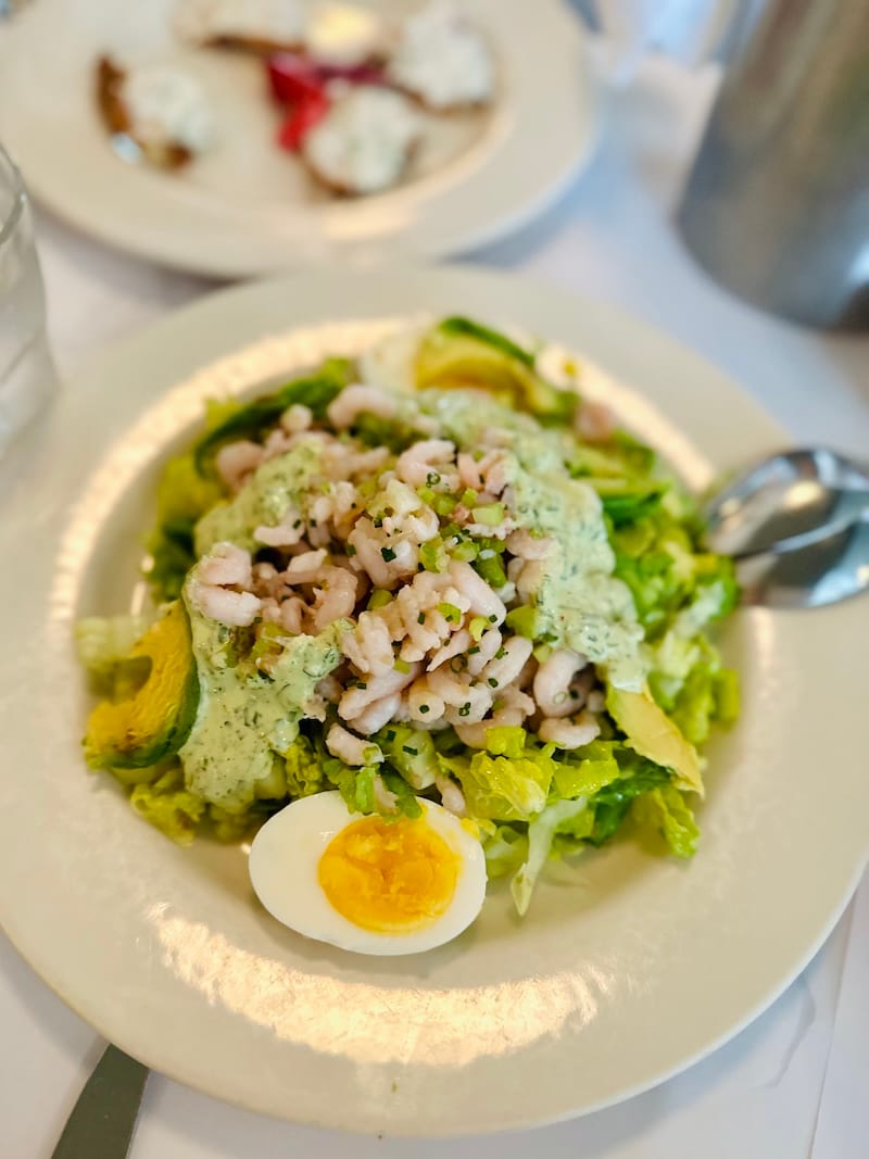 A version of Hayes Street Grill’s delicious Oregon Bay shrimp and Green Goddess salad (in 2024). Photo: © tablehopper.com.