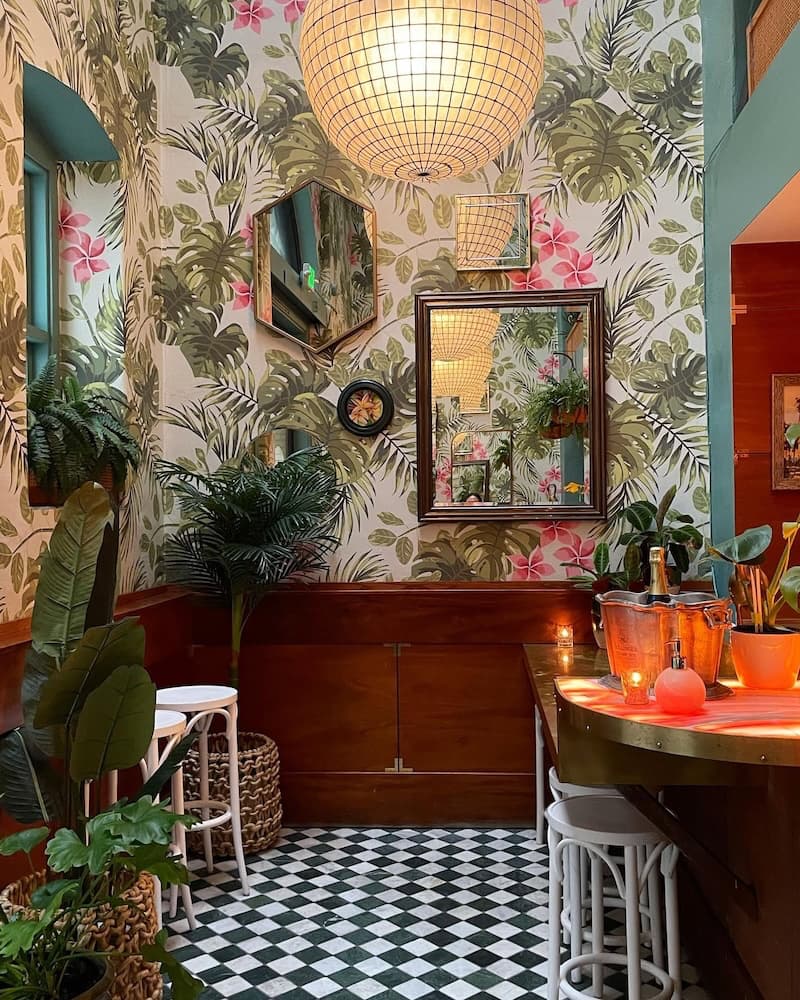 The retro-tropical Leo’s Oyster Bar in the Financial District has closed after 11 years. Photo courtesy of Leo’s Oyster Bar via Facebook.