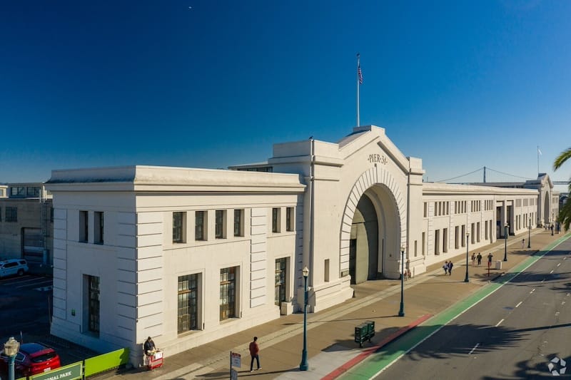 Pier 31 visitors will soon have a new spot for food and drinks on the waterfront. Photo: ⓒ LoopNet.