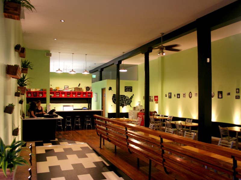 greenburgers-interior.jpg