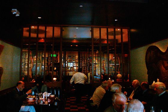 OriginalJoes-diningroom.jpg