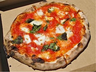 3-pizzadelpopolo-margherita.jpg