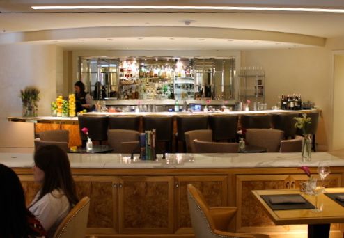 01_bar_wide_shot.jpg