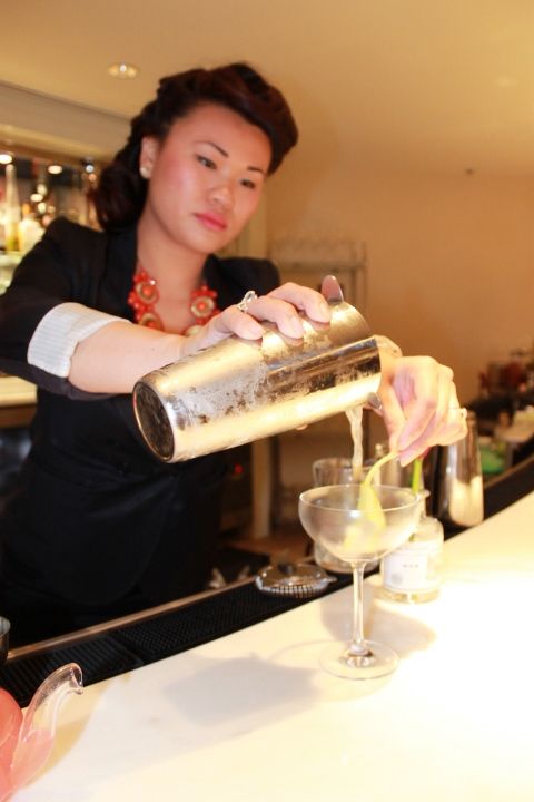 02_SP_Priscilla_Pours_an_Envy.jpg