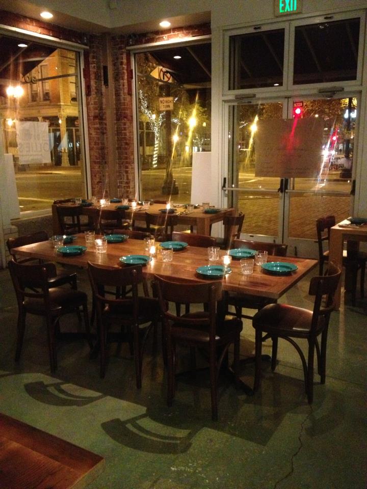 2-missollies-diningtable.jpg