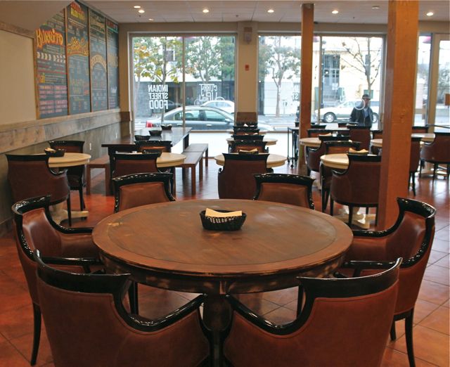 02_Curry_Up_Interior.jpg